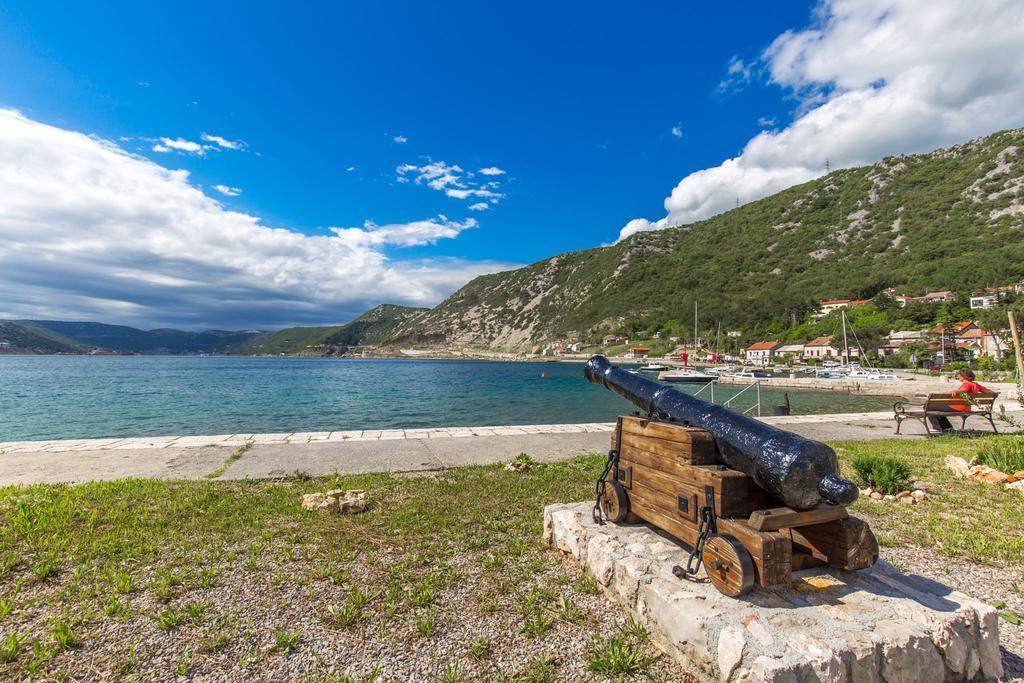 Holiday Home Zita คราลเยวีจา ภายนอก รูปภาพ