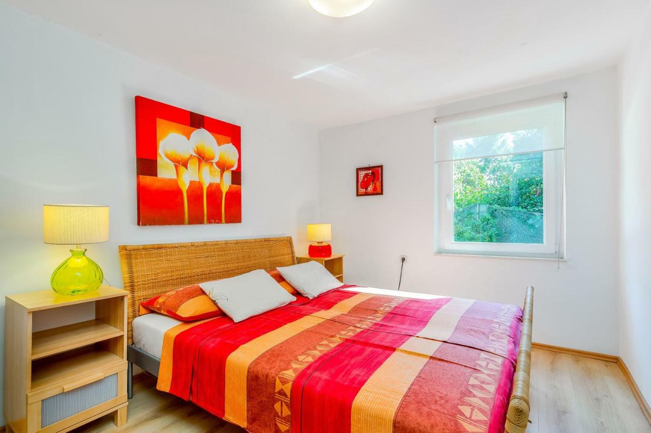 Holiday Home Zita คราลเยวีจา ภายนอก รูปภาพ