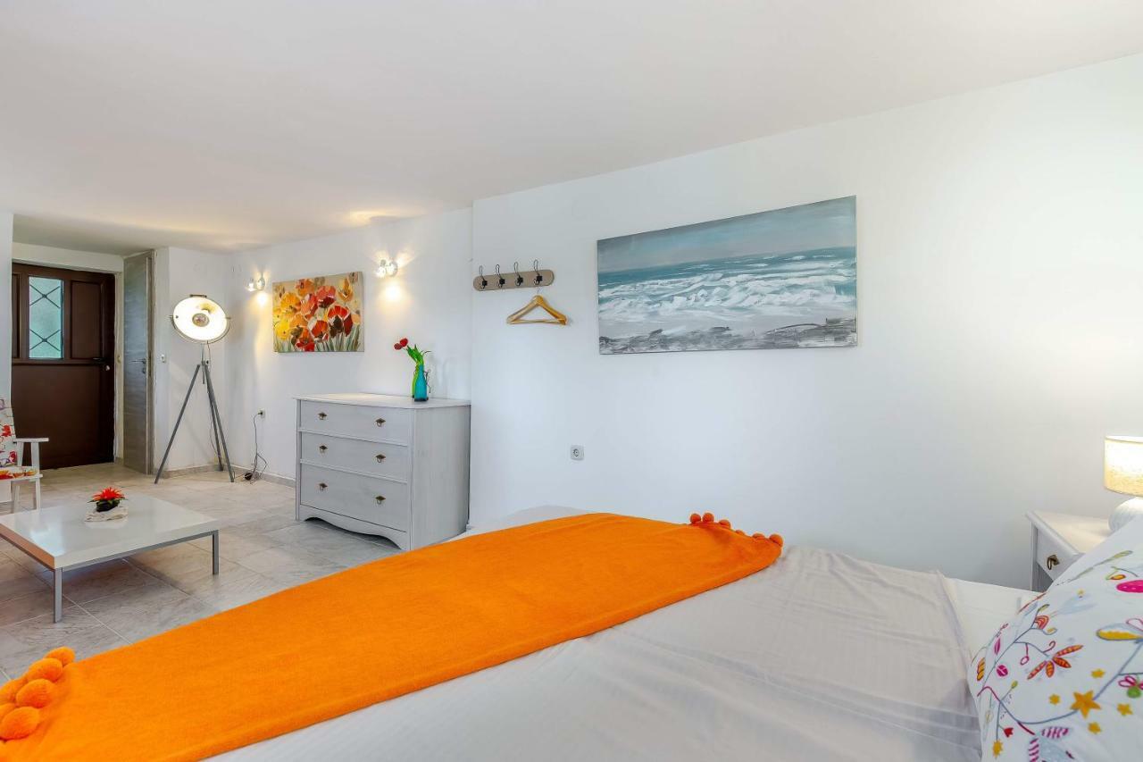 Holiday Home Zita คราลเยวีจา ภายนอก รูปภาพ