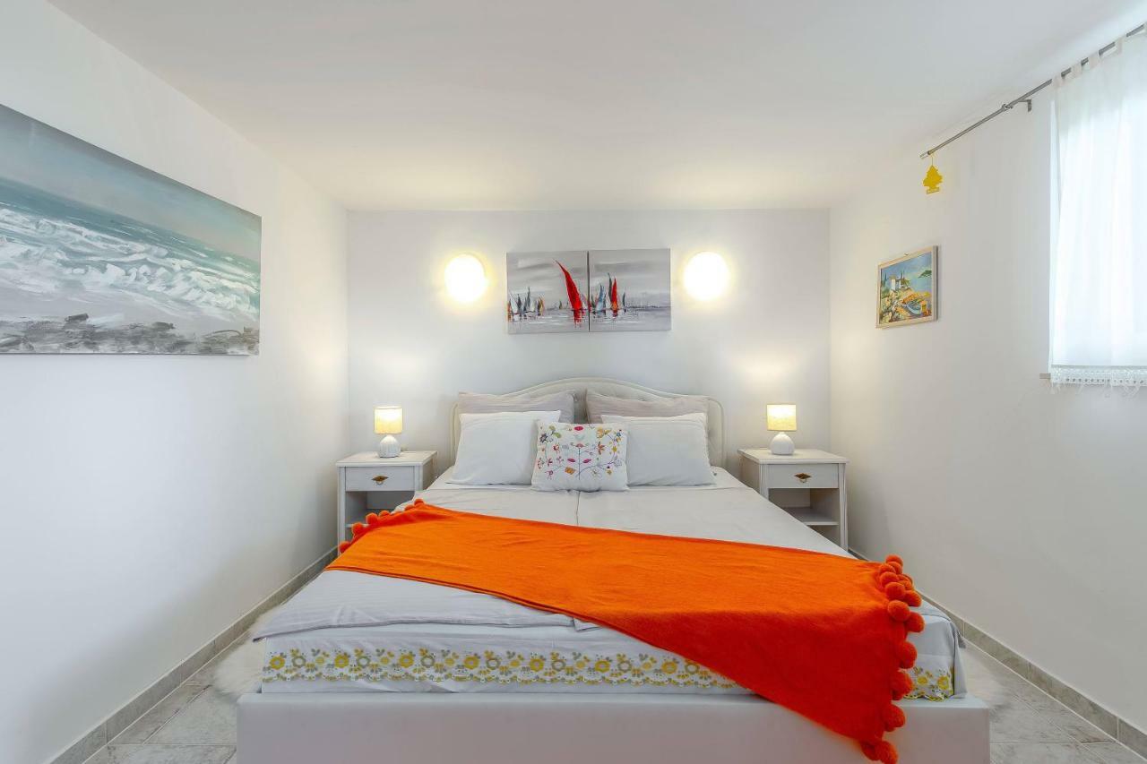 Holiday Home Zita คราลเยวีจา ภายนอก รูปภาพ